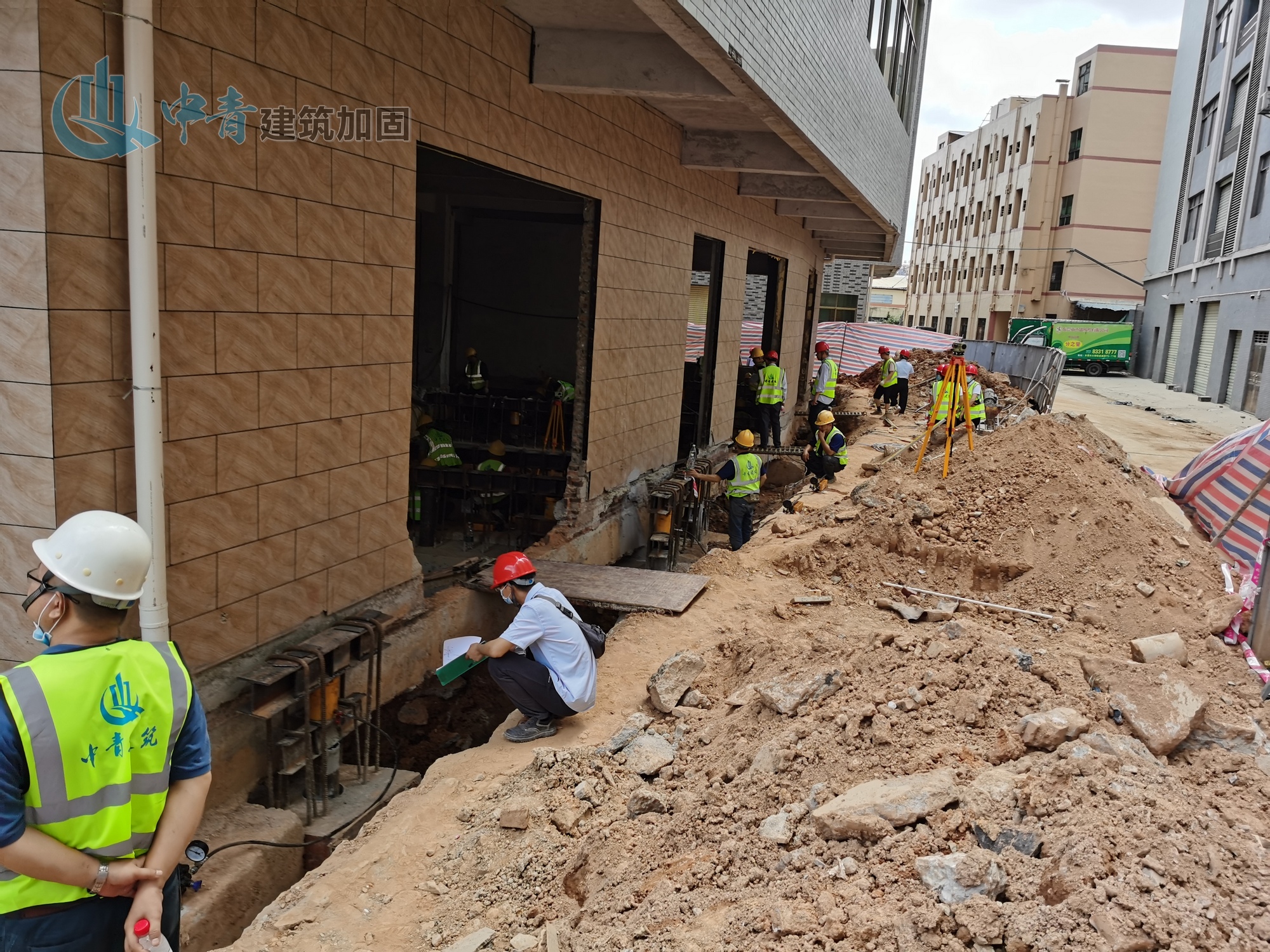 中青建筑加固采用顶升纠偏技术成功将楼歪歪"改斜归正"